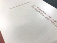 Gaufrage au moule de l'année sur papier couché mat