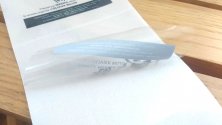 Blanc de soutien sous une étiquette transparente en bobine afin d'opacifier la couleur bleue (tarifs sur le site)